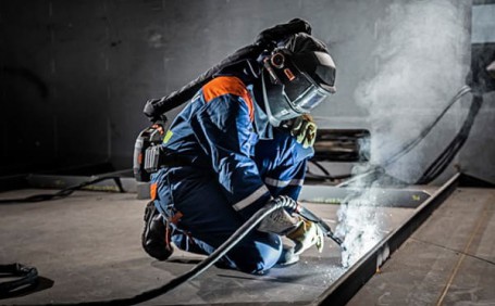 電焊作業(yè)中，哪些勞保用品可以保護(hù)自身健康